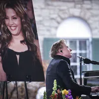 Axl Rose von der Band Guns N' Roses gab "November Rain" zum Besten