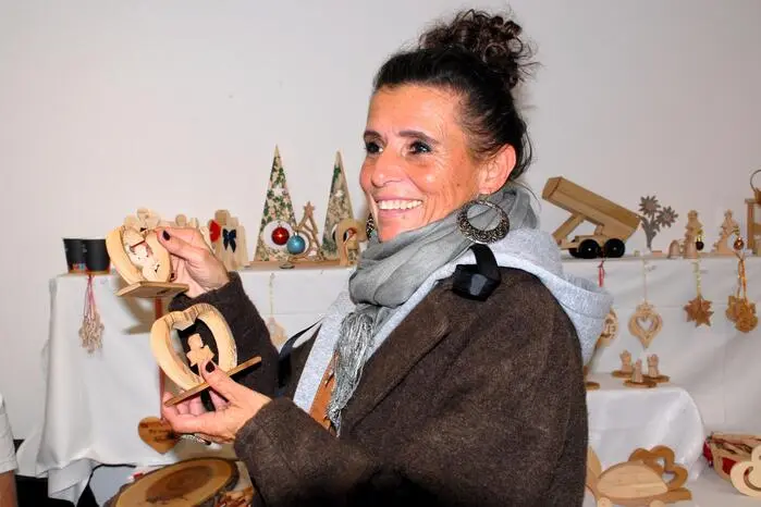 Fernab von Stress und Hektik hatten die zahlreichen interessierten Besucherinnen und Besucher der Region die Möglichkeit, steirische Erzeugnisse, Handwerkskunst, allerlei Weihnachtsschmuck sowie Adventkränze zu bewundern. 