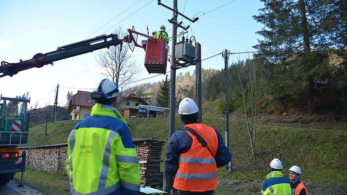 Die Monteure von Kärnten Netz arbeiten an der Behebung