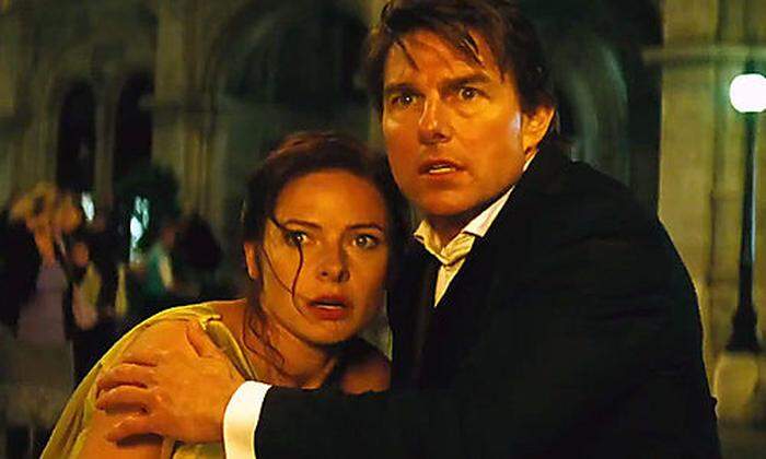 Tom Cruise und Rebecca Ferguson: Filmszene vor der Wiener Staatsoper