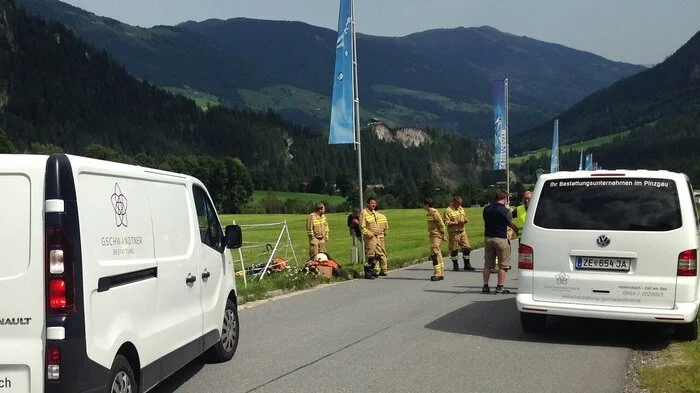 Fünf Tote und einen Schwerverletzten hat ein Bergunfall auf der Mannlkarscharte in der Reichenspitzgruppe in Krimml (Bezirk Zell am See) am Sonntagvormittag gefordert.
