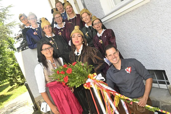 Die Spittaler Goldhaubenfrauen in ihren festlichen Gewändern.