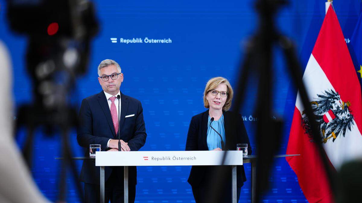 Finanzminister Magnus Brunner und Klimaschutzministerin Leonore Gewessler bei einer Pressekonferenz