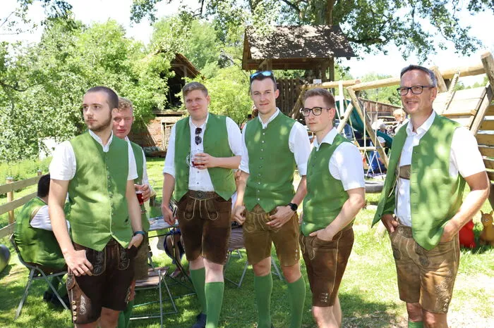 Als musikalische Gäste gratulierten das "Zangtaler Quintett", die "Fidelen Köflacher", die "Schilcherland Böhmische" sowie die Gruppe "Die Sauzechn".