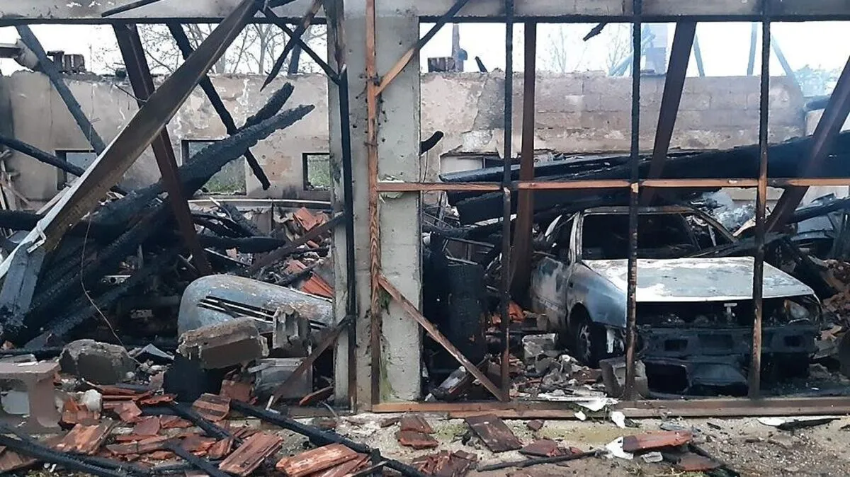 Haus und Wirtschaftsgebäude brannten bis auf die Grundmauern nieder