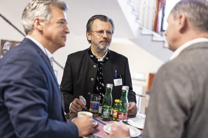 Bitte klicken Sie sich durch die Bilder des Wirtschaftskongresses in Millstatt.