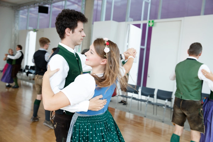 „Der große Andrang bei unserem Tanz-Casting zeigt uns jedes Jahr aufs Neue, wie beliebt der ‚Wiener‘ Steirerball auch in und um Graz ist. Die Begeisterung der Tanzpaare, wenn sie von Tanzmeisterin Claudia Eichler ausgewählt werden, ist für uns eine Bestätigung, dass unser Ball bei den Ballgästen und Akteuren gleichermaßen gut ankommt“, sagt Andreas Zakostelsky, Obmann des Vereins der Steirer in Wien und Veranstalter des beliebten Bundesländer-Events in der Wiener Hofburg.