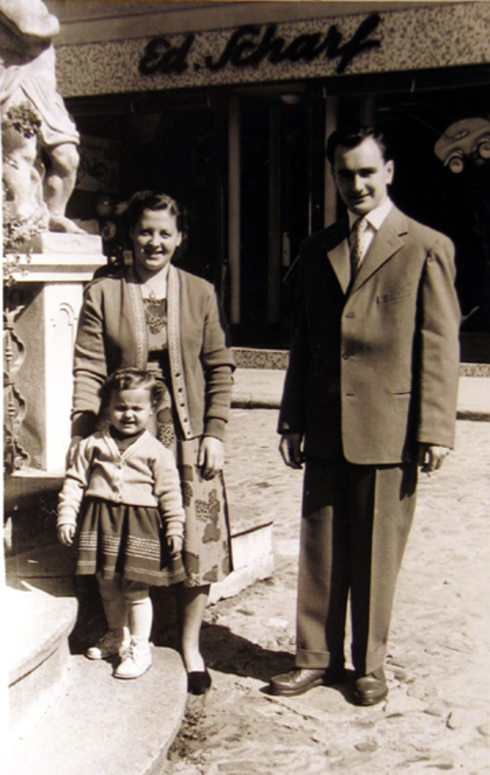 Katharina und Eduard Scharf sen. (Firmengründer) mit Tochter Katharina im Jahr 1957