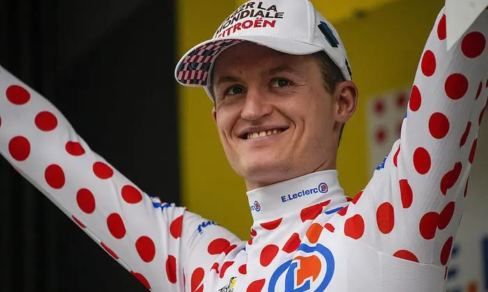 Felix Gall im bverühmten Trikot mit den roten Punkten