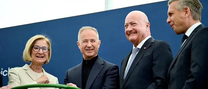 Die Gasförderanlage in Wittau wurde von OMV-Chef und der Politspitze in Betrieb genommen | Beim offiziellen Gasförderstart: Landeshauptfrau Johanna Mikl-Leitner (ÖVP), OMV-CEO Alfred Stern, Bundeskanzler Christian Stocker (ÖVP) und Wirtschafts- und Arbeitsminister Wolfgang Hattmannsdorfer (ÖVP) in Wittau
