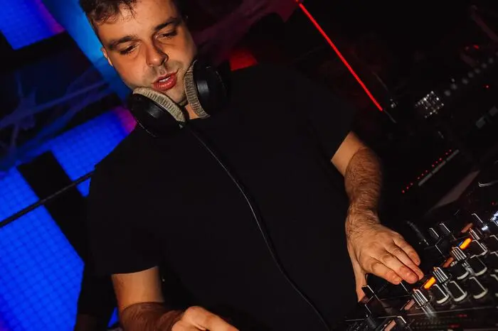 Neben einem einstündigen Best of Drum and Bass und Techno Musik wurde auch eine Bloody Mary Shot Bar geboten.
