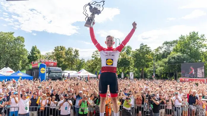 Gregor Mühlberger brachte das Trikot des Gesamtsiegers der Tour of Austria ins Ziel