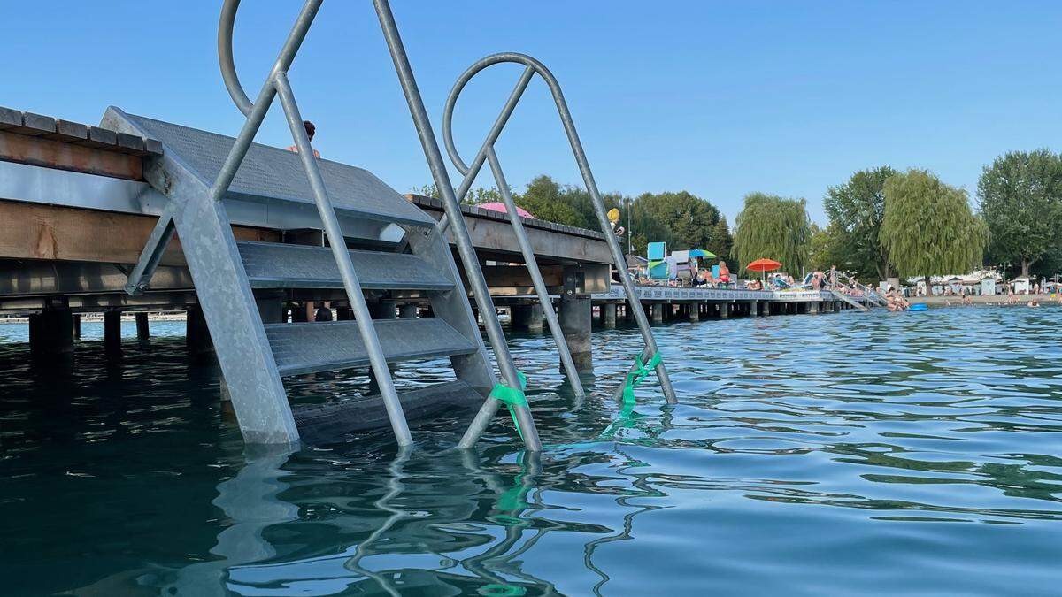 Ein Belastungsbruch führte dazu, dass eine Stiege der Bootsbrücke tagelang unbenutzbar war