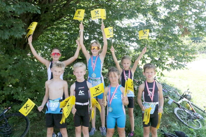 Übrigens: Beim Sprinttriathlon hatten Christoph Lorber und Gabi Obmann die Nase vorne. Und beim Volkstriathlon schafften Christian Schussmann und Lisa Gröbelbauer den Sprung auf das oberste Stockerl.   