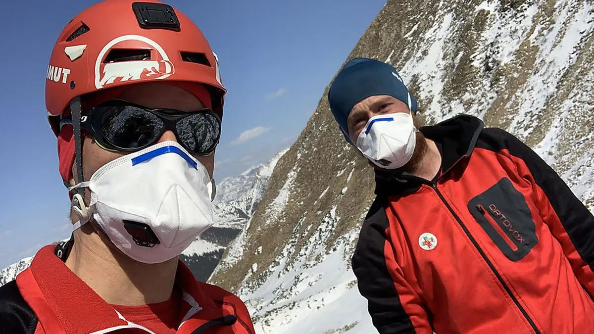 Die Bergretter mussten beim  Lawineneinsatz am Reichenstein Schutzmasken anlegen