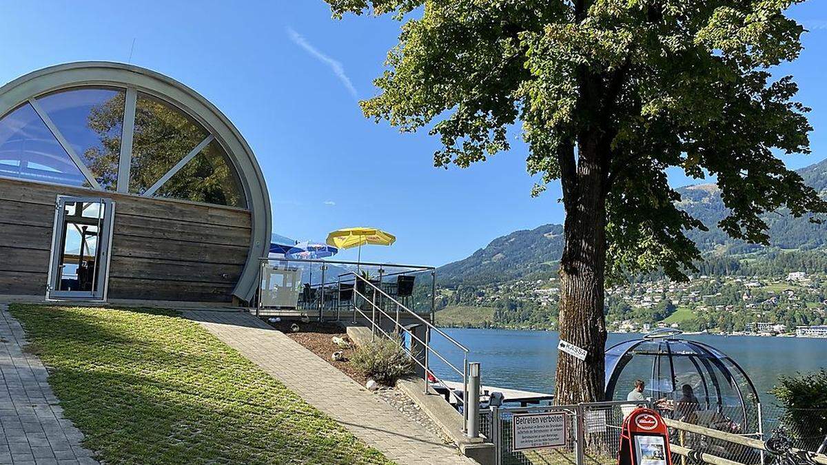 Die Dachhaut der Schaumrolle im Spittaler Strandbad wird im Frühling saniert 