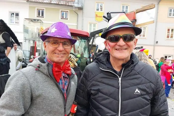 So war der Seniorenbund als „Bewegungsrevolution“ dabei, die Stadtgemeinde nahm sich dem „Bleckaut“ an, die Brauerei kreierte einen Zaubertrank. Sie und die anderen Teilnehmer machten den Faschingsumzug zu einer unterhaltsamen Nachmittagsveranstaltung. 