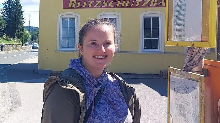 Marina Striedinger (24) aus Krumpendorf: "Mit dem Bus fahre ich nur, um in die Innenstadt zu kommen, wo man lange sucht, um einen Parkplatz zu finden und auch noch dafür zahlt. Da ich sonst nicht viel in Österreich herum reise, interessiert mich das Klimaticket nicht."