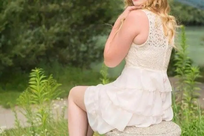 Bernadette de Roja bei einem Fotoshooting.