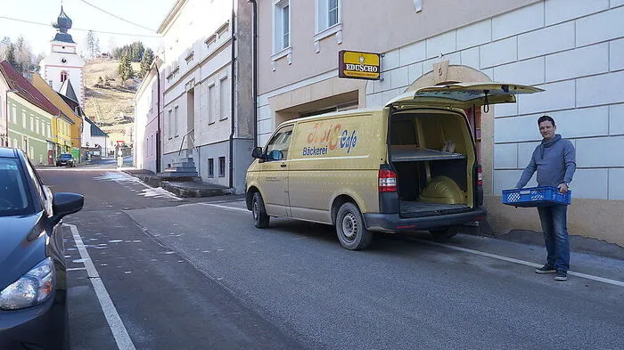Johannes Kois hat vor seinem Geschäft keinen Parkplatz mehr	
