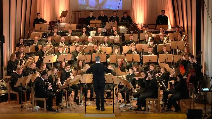 Mit einem musikalischen Streifzug durch England begeisterte die Bergkapelle Fohnsdorf unter der Leitung von Kapellmeister Ralph Duschek ihr Publikum beim Frühjahrskonzert.