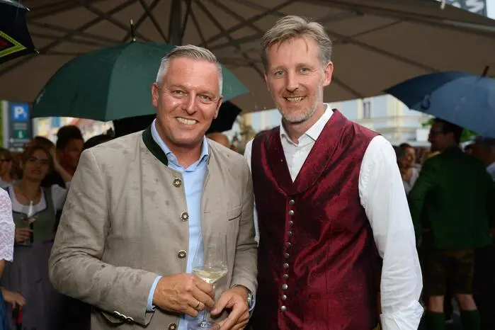 Ebenfalls als Ehrengast geladen: Mario Kunasek (l.) gemeinsam mit Geschäftsführer der Steierischen Weinwoche Martin Palz (r.)