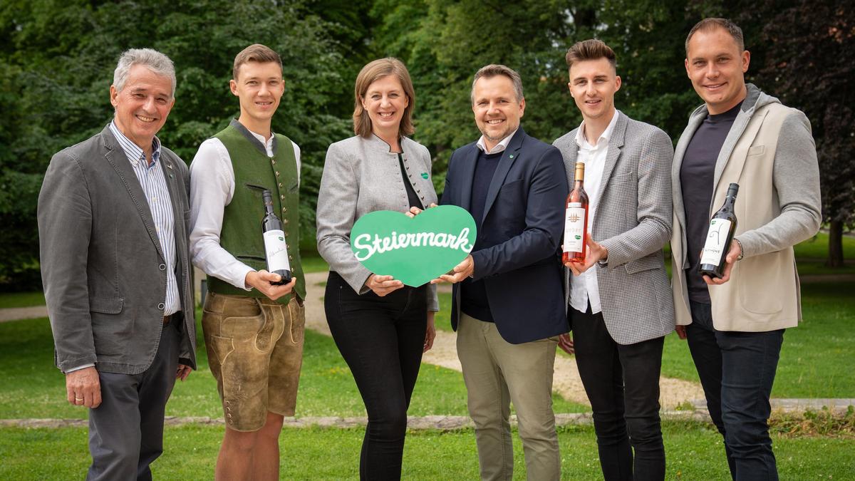 Vertreter vom Steiermark Tourismus und Wein Steiermark mit den ausgewählten Winzern