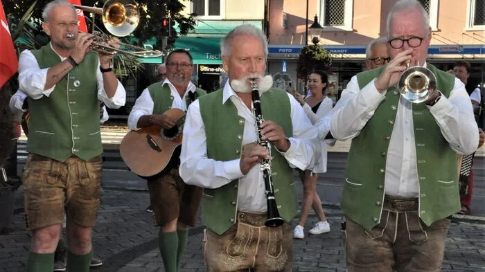 Beim Konzert der Voitsberger Jagamusi im Rahmen der Konzertreihe "Treffpunkt Michaeliplatz" in Voitsberg kamen Freunde der volkstümlichen Musik voll auf ihre Rechnung.