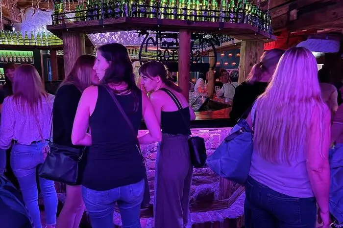 Gastgeberin Birgit Neumann von der Burg in Spielberg und die Organisatorinnen von „Mama geht tanzen“-Steiermark, die Schwestern Katrin und Sarah, waren begeistert über den großen Zuspruch.
