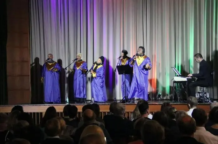 Die Golden Voices of Gospel sind ein Team von professionellen Künstlern aus der amerikanischen Gospelszene.