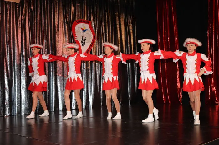 Auch einige Bürgermeister ließen sich das bunte Programm in der Ligister Mehrzweckhalle nicht entgehen.