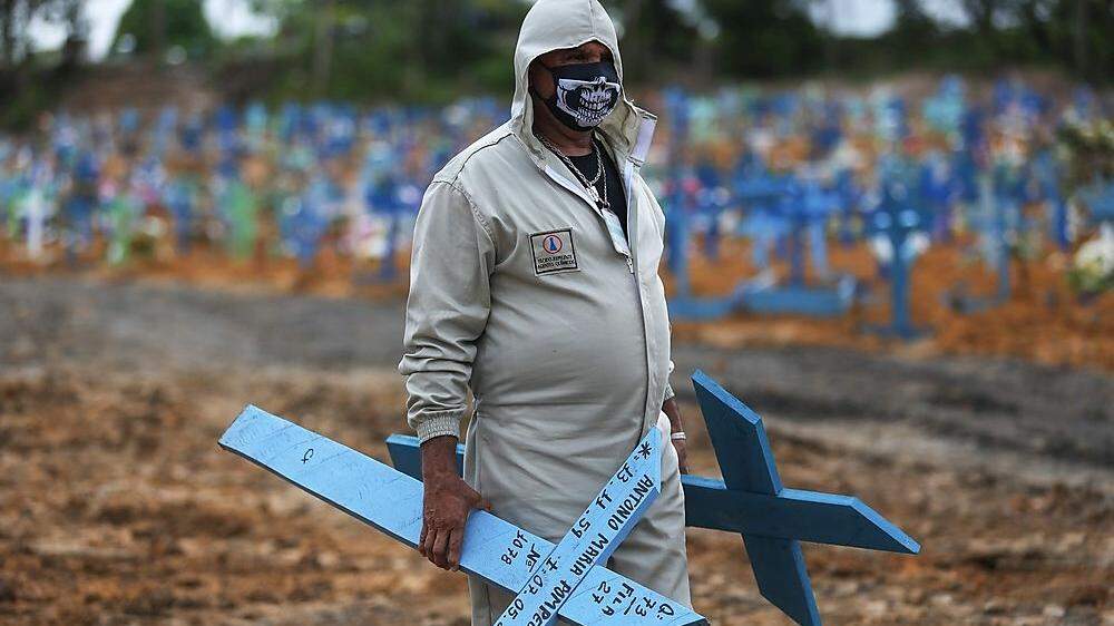 Friedhofsarbeiter in Brasilien: Tatsächliche Opferzahlen unklar