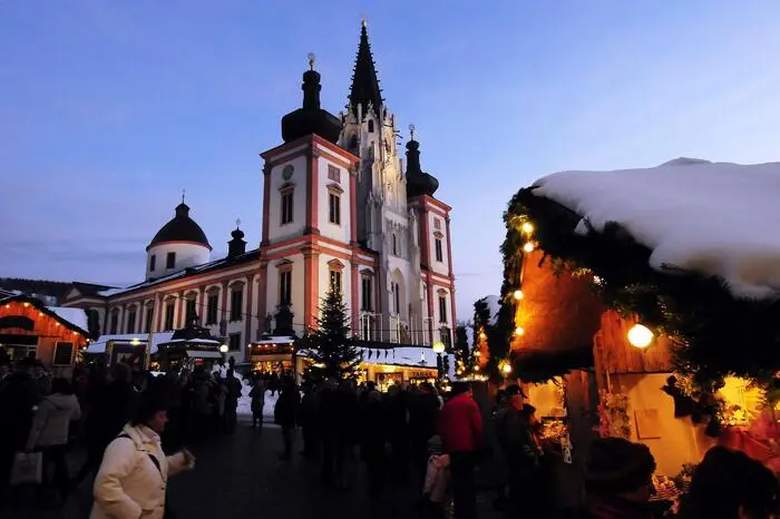 Die Basilika leuchtet im Mariazeller Advent 