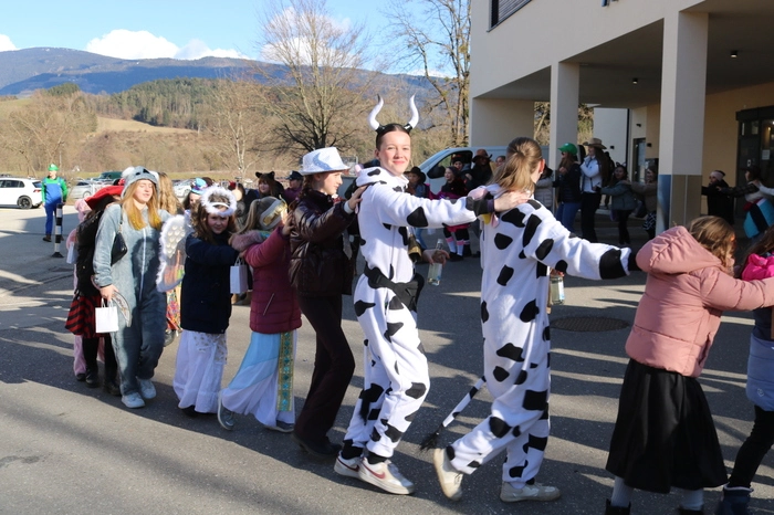 Die Ballettschule Covalec beteiligte sich ebenfalls am St. Pauler Faschingsumzug 2026.
