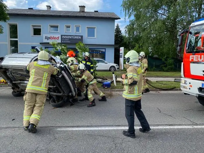 Offenbar gab es bei dem Unfall drei Verletzte