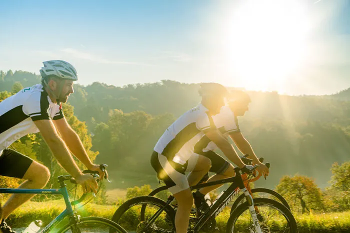 2. Kapellen-Tour. Statt einer Reise nach Rom empfehlen die Touristiker die Kapellen-Tour: Mit dem Rad oder E-Bike geht es über sieben Hügel rund um Eggersdorf bei Graz. Abschließend lockt ein Sprung ins kühle Nass im Naturbad Eggersdorf. Info: www.regiongraz.at/genussradeln
