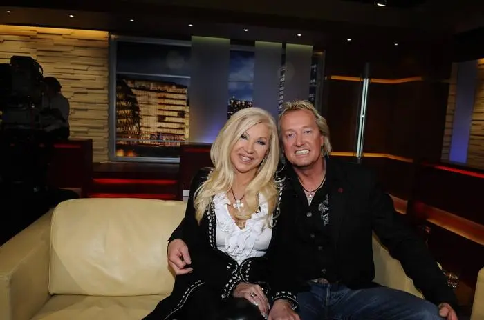 Bildnummer: 54980914  Datum: 08.02.2011  Copyright: imago/Horst Galuschka
Die Kult Millionäre Robert und Carmen Geiss. Der Kölner hat in den 80er Jahren zusammen mit seinem Bruder das Sportbekleidungslabel  Uncle Sam  gegründet, welches er mit 29 Jahren verkaufte zu Gast bei der ARD Talkshow Menschen bei Maischberger am 08.02.2011 in Köln People Shooting kbdig xns xcb xo0x 2011 quer Uncle Sam Die Geissens Halbfigur halbe Figur Portrait Porträt Robert und Carmen Geiss Robert Geiss Carmen Geiss Ehepaar zweier Zweiergruppe Paar Millionär Kult

 54980914 Date 08 02 2011 Copyright Imago Horst Galuschka the Cult Millionaires Robert and Carmen Geiss the Cologne has in the 80 Years together with his Brother the Sportswear label Uncle Sat Founded what he with 29 Years sold to Guest at the ARD Talk show People at Maischberger at 08 02 2011 in Cologne Celebrities Shooting Kbdig xns  xo0x 2011 horizontal Uncle Sat the Goats Half- Halbe Figure Portrait Portrait Robert and Carmen Geiss Robert Geiss Carmen Geiss married couple two Dyad Couple Millionaire Cult 