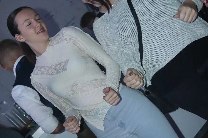 Klicken Sie sich durch die Bilder der 9421er-Party am Freitagabend.