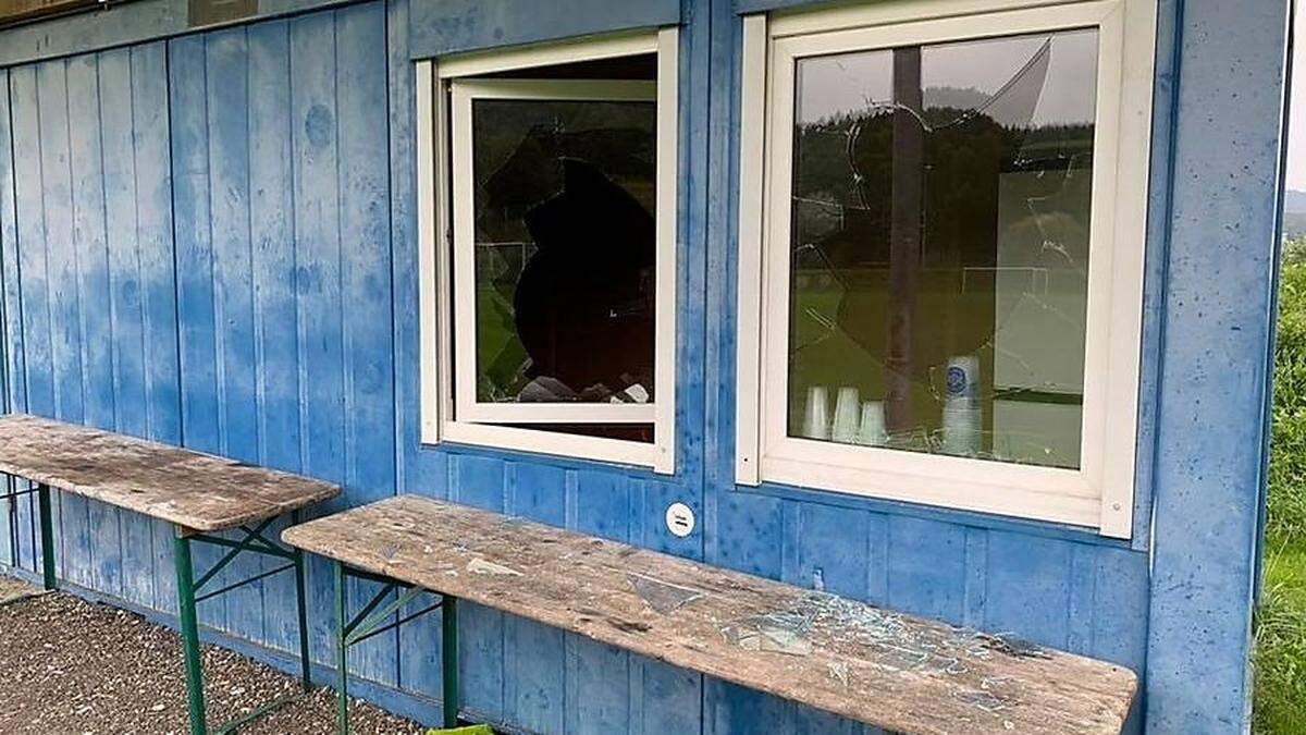 Über die Fenster gelangten die Täter in den Container, der am Trainingsgelände des ASK Voitsberg aufgestellt ist