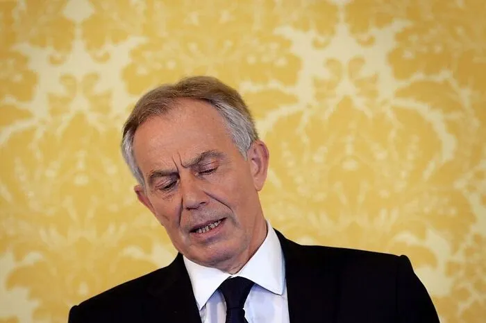 Ebenfalls von den Enthüllungen der Pandora Papers betroffen ist der ehemalige britische Premier Tony Blair. In der Vergangenheit präsentierte er sich gerne als Gegner von Steueroasen, nun legen Dokumente offen, dass er nachweislich legal die Zahlung von Stempelsteuern für eine millionenschwere Immobilie in London vermieden, indem er und seine Frau einfach die Offshore-Firma kauften, der das Anwesen gehörte. 