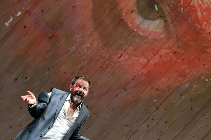 Auch wenn der Titel einen Witz vermuten lässt, so verbirgt sich dahinter tatsächlich die Geschichte einer gescheiterten Theatervorstellung.