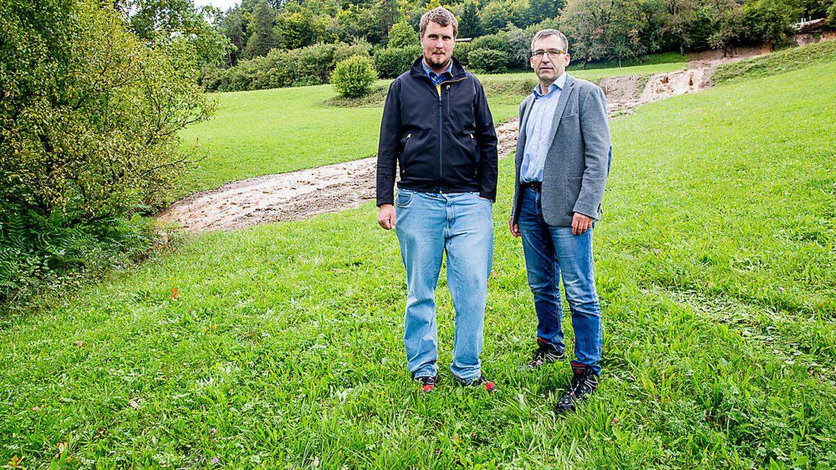 Trummer (rechts) mit Christian Osou, Vorstandsmitglied im Kärntner Bienenzuchtverband