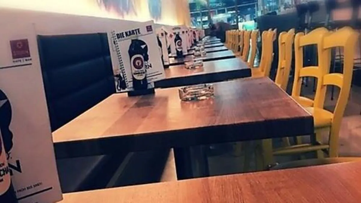 Im Stern im Atrio stehen jetzt wieder die Aschenbecher auf den Tischen