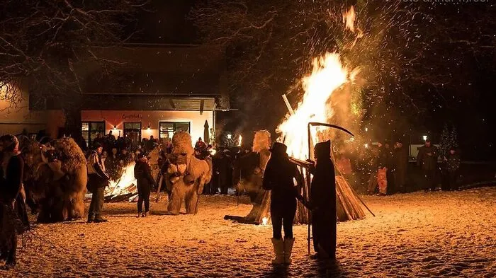Das typische Rauhnachts-treiben sorgt für Gänsehautstimmung
