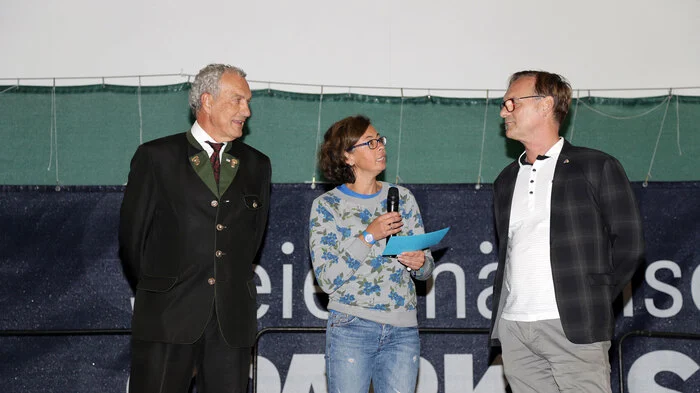 Beim Festakt am Abend konnte die Moderatorin des Abends, Carina Nistelberger, neben den zahlreichen Festgästen auch den Bürgermeister der Stadt, Erwin Eggenreich mit seinem Sportreferenten Christof Prassl und dem Vizepräsidenten des Steirischen Tennisverbands, Rudolf Steiner, begrüßen.