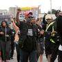 Vor einer Polizeiwache in Baltimore versammelten sich rund hundert Menschen, die mehr Informationen über den Vorfall verlangten
