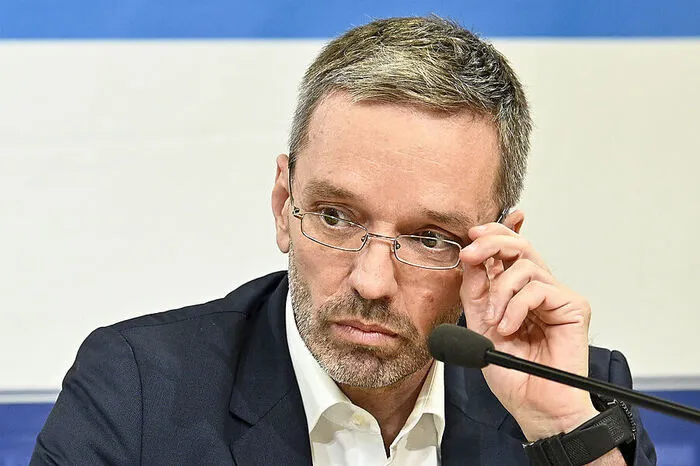 "Vieles, was man mir vorwirft, ist genau jenes Anpatzen, mit dem der Ex-Kanzler nichts zu tun haben will." - Kickl fühlt sich vom Ex-Partner gemobbt.