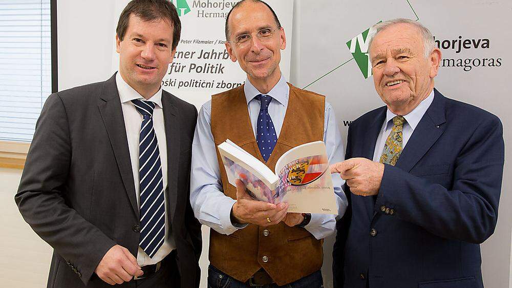 Herausgeber des "Kärntner Jahrbuchs für Politik 2014": Karl Hren, Peter Filzmaier und Karl Anderwald (von links)