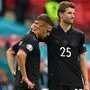 Kimmich muss von Thomas Müller getröstet werden