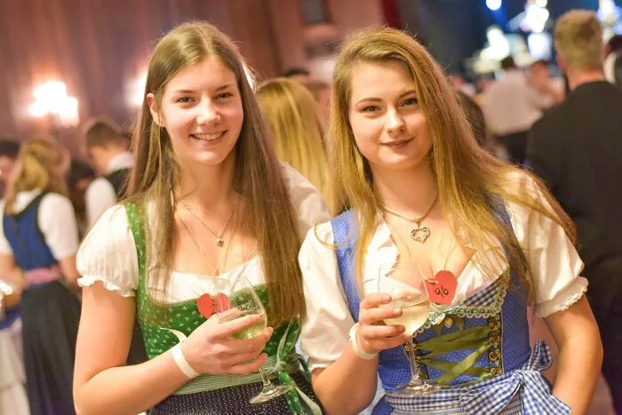Bitte klicken Sie sich durch die Bilder !